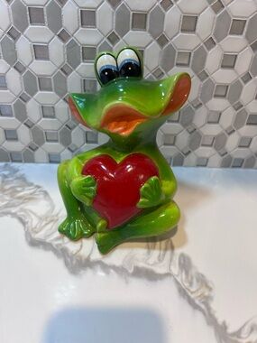 Vintage Ceramic  Big Eye Frog With Heart Figurine 7 in